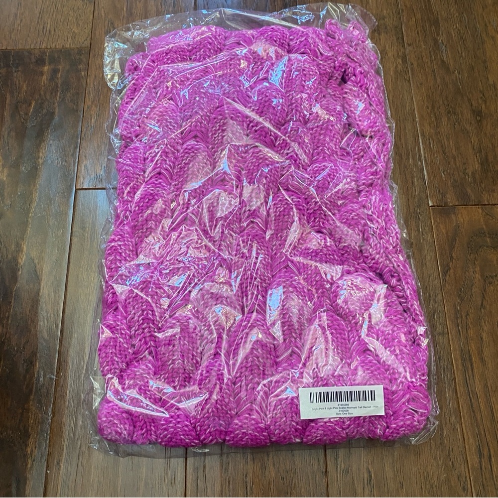 NWT SCALED Bright pink and light pink Mermaid blanket